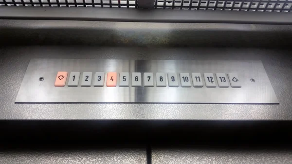 Pointeurs de sol dans un ascenseur — Photo