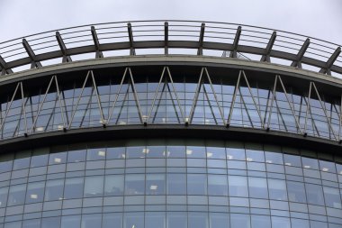 işletme binası olarak cam pencereler