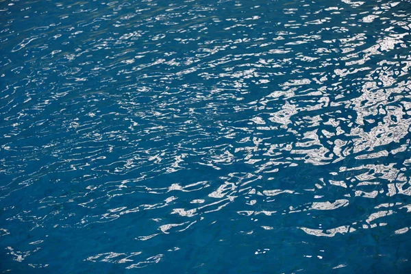 Água azul na piscina — Fotografia de Stock