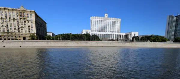 Le bâtiment du gouvernement de la Fédération de Russie à Moscou — Photo