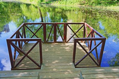 Teknelerde su birikintisi, yatak