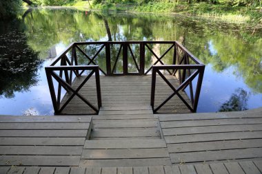 Teknelerde su birikintisi, yatak