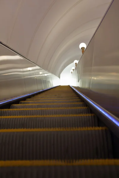 Rolltreppe in der Moskauer U-Bahn — Stockfoto