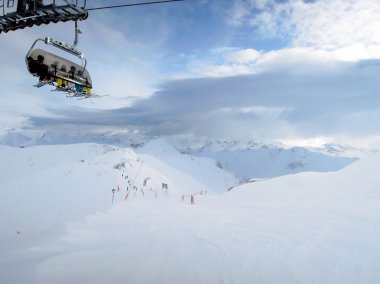 Alpler mahalle kar kaplı