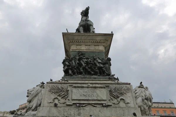 Monumentet till Victor Emmanuel Ii i Milano, Italien — Stockfoto