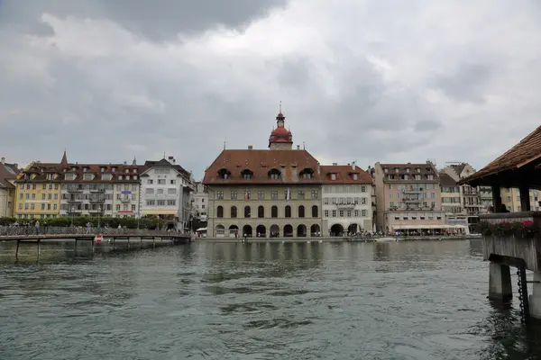 Luzern - eine wunderschöne Stadt in der Schweiz — Stockfoto