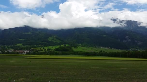 Zomer Zwitserse landschap — Stockvideo