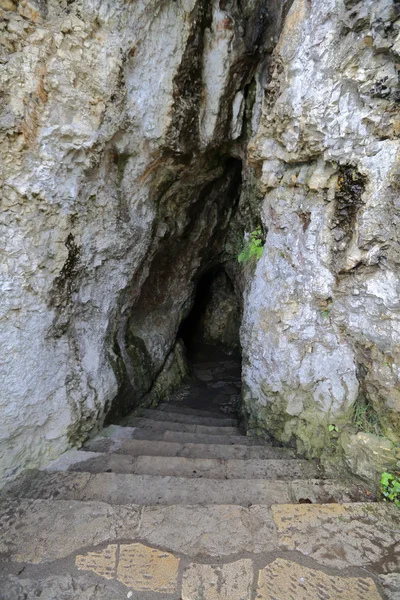 Entrada a la cueva de roca — Foto de Stock