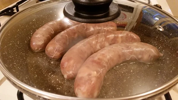 Gegrilde worstjes in een pan — Stockfoto