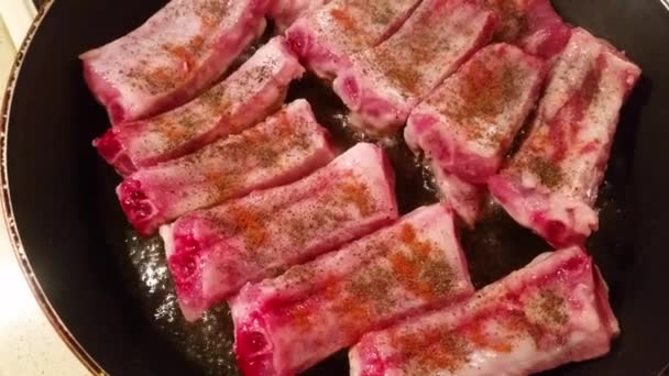Daging babi yang lezat. — Stok Video