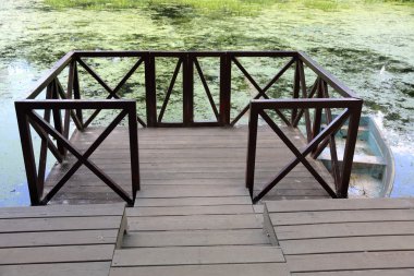 Teknelerde su birikintisi, yatak