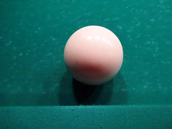 Bez üzerinde Bilardo topu — Stok fotoğraf