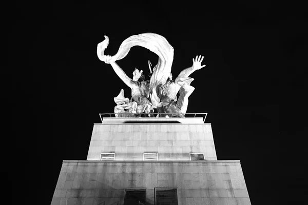 Monument des travailleuses et des femmes kolkhozes à Moscou, Russie — Photo