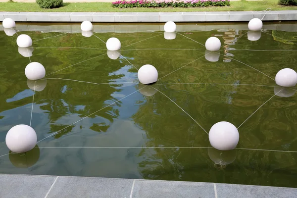 Bubliny v rybníku v parku — Stock fotografie