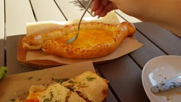 Khachapuri Adjarian Georgian National Cheese Pastry Baked Egg — Stock Video