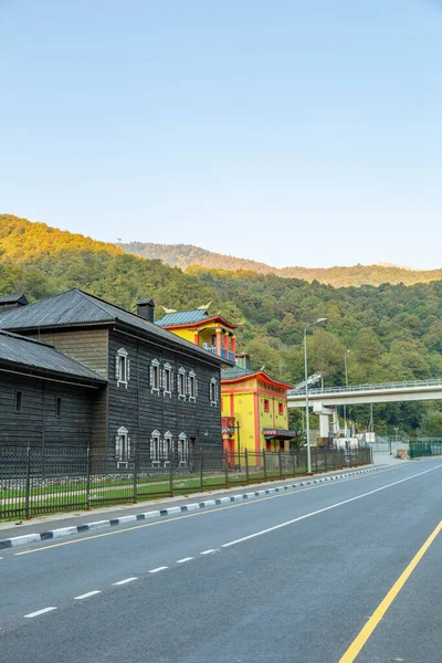 Sochi Rosa Khutor Ryssland Oktober 2020 Autentisk Gatuarkitektur Berömd Skidort — Stockfoto