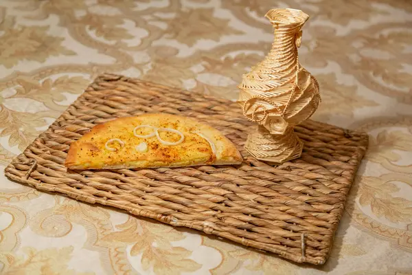 Torta Fechada Deliciosa Cozida Hora Com Queijo Quente Interior — Fotografia de Stock