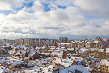 Zelenogradsk, Rusya - 16 Ocak 2021: Güneşli bir kış gününde Su Kulesi 'nden tatil köyünün manzarası