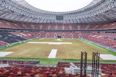 Moskova, Rusya - 14 Mart 2021 Olimpiyat kompleksi Luzhniki 'nin büyük spor arenasında. 1956 'da açılmış. 2018 FIFA Dünya Kupası için yapılan 2014-2017 küresel yeniden yapılanma