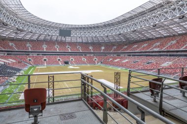Moskova, Rusya - 14 Mart 2021 Olimpiyat kompleksi Luzhniki 'nin büyük spor arenasında. 1956 'da açılmış. 2018 FIFA Dünya Kupası için yapılan 2014-2017 küresel yeniden yapılanma