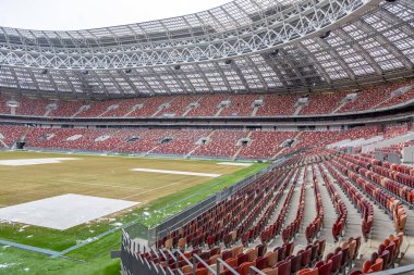 Moskova, Rusya - 14 Mart 2021 Olimpiyat kompleksi Luzhniki 'nin büyük spor arenasında. 1956 'da açılmış. 2018 FIFA Dünya Kupası için yapılan 2014-2017 küresel yeniden yapılanma