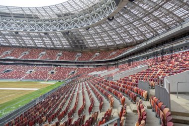 Moskova, Rusya - 14 Mart 2021 Olimpiyat kompleksi Luzhniki 'nin büyük spor arenasında. 1956 'da açılmış. 2018 FIFA Dünya Kupası için yapılan 2014-2017 küresel yeniden yapılanma