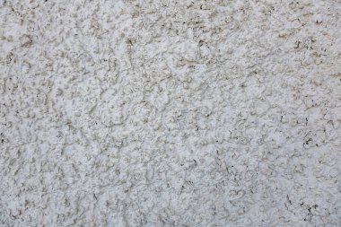 Doğal kaba bir taşın orijinal dokulu yüzeyi