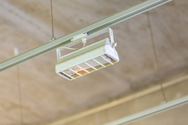 Salonlar, sinemalar ve tiyatrolar için profesyonel ışıklandırma ekipmanları