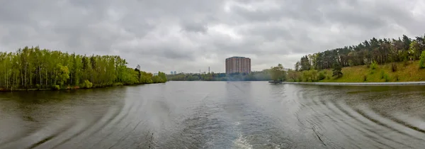 Moscow Russia May 2021 Residential Buildings Banks Moskva River Cloudy — Stock Photo, Image