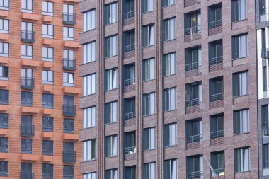 Moskova 'daki şehir konut yenileme programına göre inşa edilmiş çok katlı bir bina. Rusya