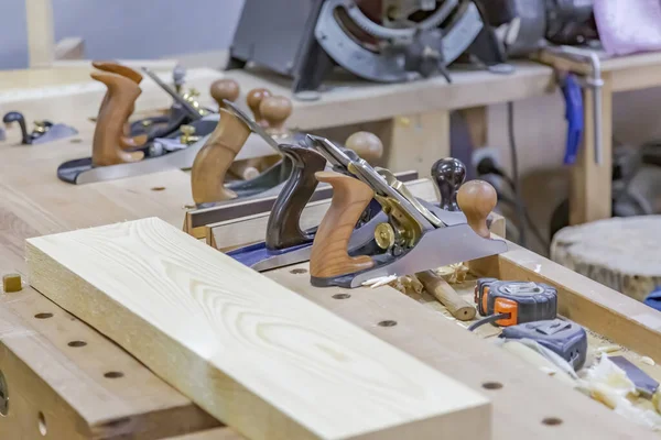 Mechaniczne Narzędzie Pracy Warsztacie Stolarskim Ręczna Produkcja Drewna Produktów Drewna — Zdjęcie stockowe