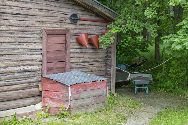 Wooden Box Sand Old Fire Fighting Tools Garden Equipment Wall — ストック写真