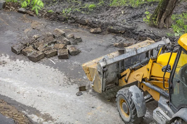 Bulldozer Amarelo Resistente Grande Trabalho Estrada Refresca Pavimento Asfalto Freios — Fotografia de Stock