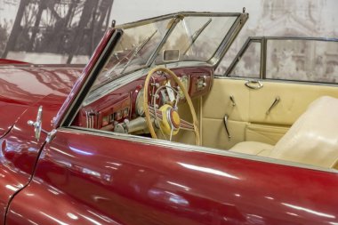 Krasnogorsk bölgesi, Moskova bölgesi, Rusya - 11 Temmuz 2021: Nadir bulunan retro otomobil. Vadim Zadorozhny Araç Müzesi. Avrupa 'nın en büyük özel antika araç müzelerinden biri.