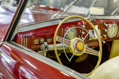 Krasnogorsk bölgesi, Moskova bölgesi, Rusya - 11 Temmuz 2021: Nadir bulunan retro otomobil. Vadim Zadorozhny Araç Müzesi. Avrupa 'nın en büyük özel antika araç müzelerinden biri.