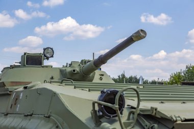 Krasnogorsk bölgesi, Moskova bölgesi, Rusya - 11 Temmuz 2021: Nadir bulunan retro tank. Vadim Zadorozhny Araç Müzesi. Avrupa 'nın en büyük özel antika araç müzelerinden biri.