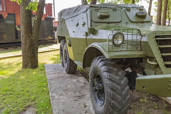 Stary Pojazd Opancerzony Khaki Transportu Żołnierzy Prowadzenia Walki — Zdjęcie stockowe