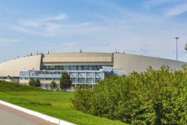 Kolomna, Rusya - 29 Ağustos 2021: Modern hız pateni merkezinin dışı. 2006 'da inşa edilmiş.