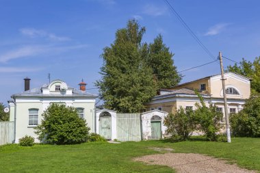 Kolomna, Rusya - 29 Ağustos 2021: 12. yüzyılda antik bir Rus şehrindeki eski bir binanın dışı