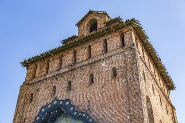 Kolomna, Rusya - 29 Ağustos 2021: tuğla Pyatnitsky kapısının bir kısmı. Antik şehrin ana girişi. 1531 'de inşa edilmiş.