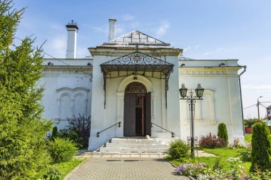 Kolomna, Rusya - 29 Ağustos 2021: Harikalar Diyarı İşçisi Aziz Nicholas Ortodoks Kilisesi 'nin dışı. 1530 'da yapılmış.