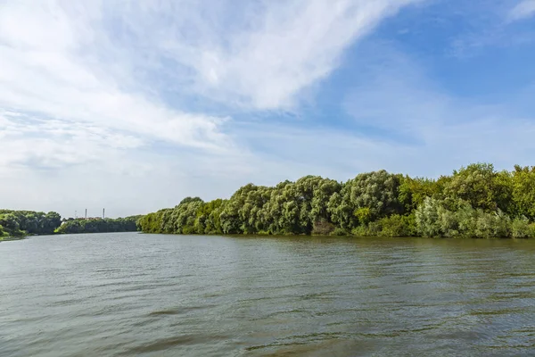 River Landscape Bright Green Trees Sunny Summer Day — Stock Photo, Image