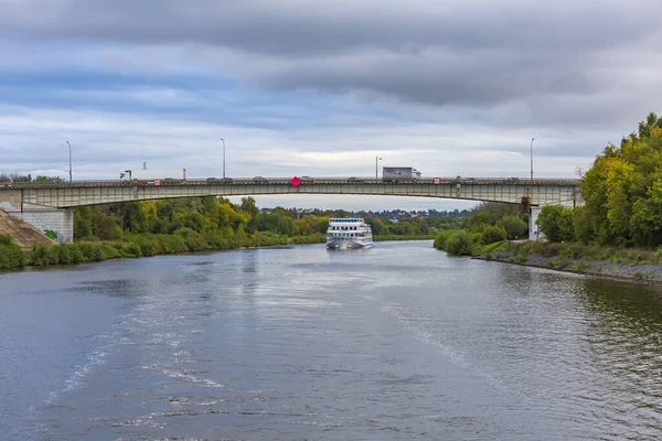 Región Moscú Rusia Septiembre 2021 Barco Blanco Cuatro Pisos Mikhail —  Fotos de Stock