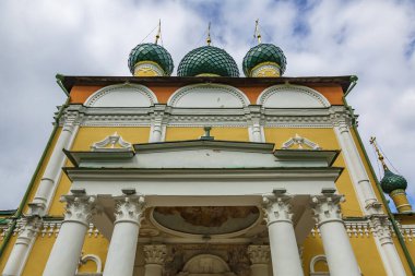 Uglich, Rusya - 11 Eylül 2021: Kurtarıcının Dönüşüm Katedrali 'nin dışı. Mimari anıt 1710 yılında kuruldu.