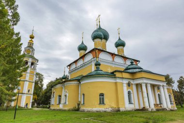 Uglich, Rusya - 11 Eylül 2021: Kurtarıcının Dönüşüm Katedrali 'nin dışı. Mimari anıt 1710 yılında kuruldu.