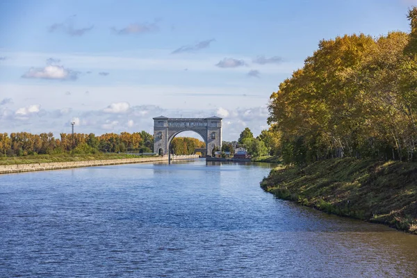 Uglich Rusko Září 2021 Brána Řece Volze Pro Úpravu Hladiny — Stock fotografie