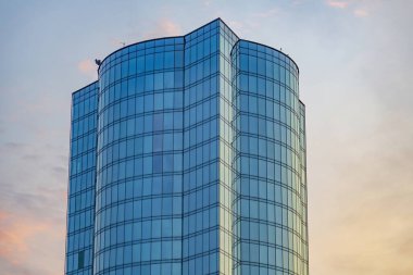 Moskova bölgesi - 12 Eylül 2021: Başkent civarındaki modern yüksek binalar