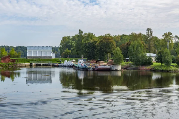 Quai Endommagé Pour Bateaux Petits Navires Sur Les Rives Une — Photo