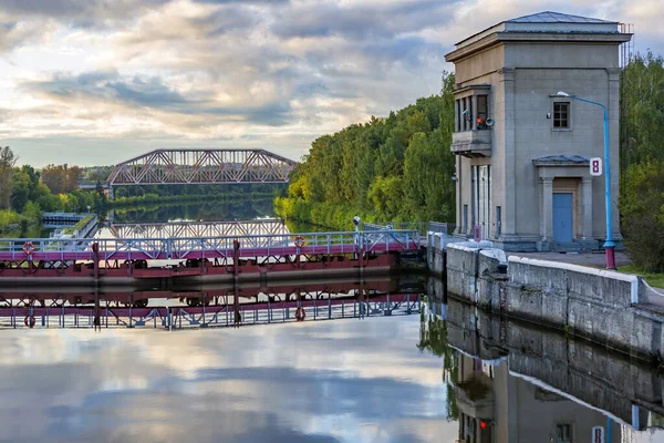 Regione Mosca Russia Settembre 2021 Una Vecchia Porta Sul Canale — Foto Stock