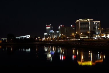 Minsk'te gözlem güverteden gece görünümü
